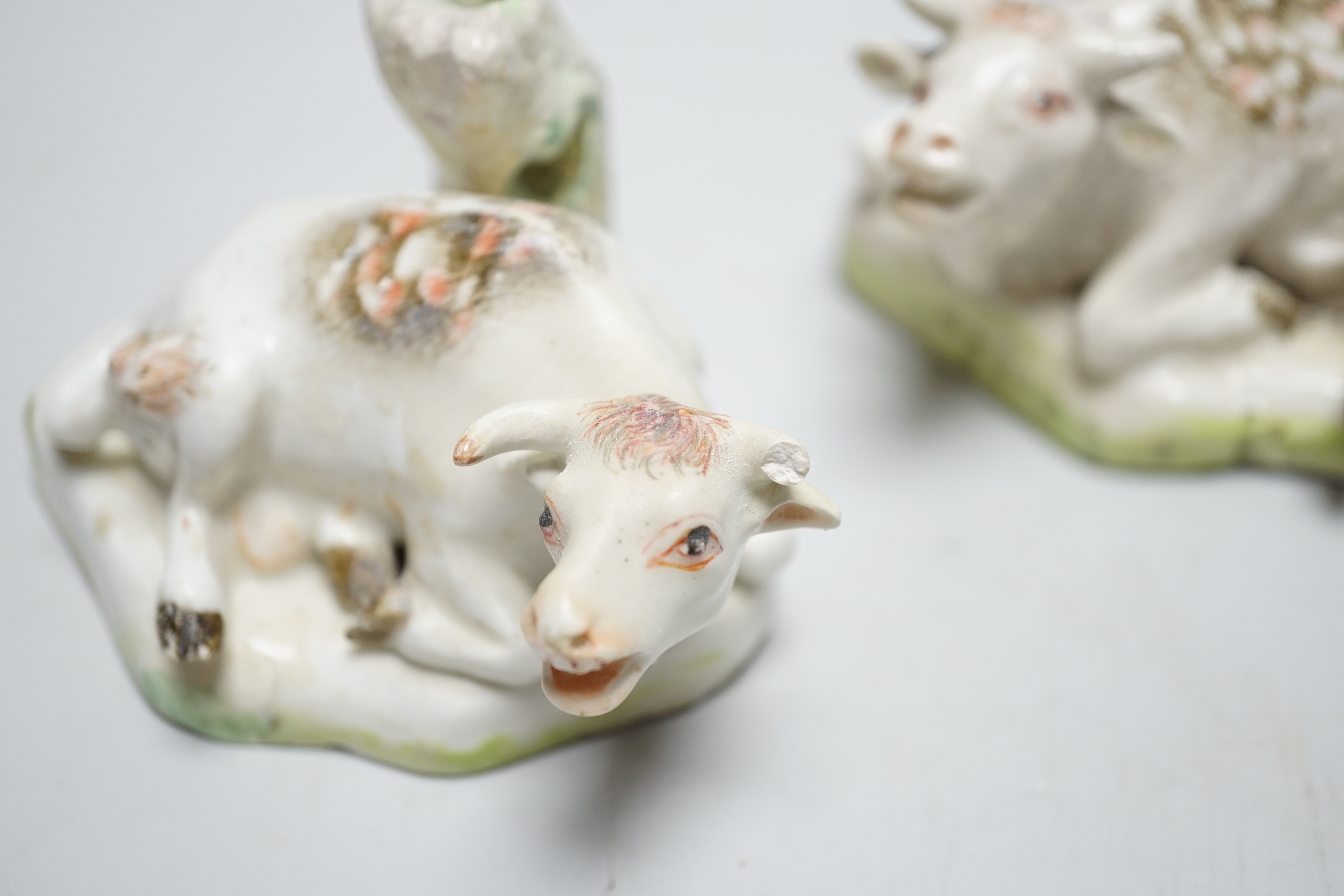 A pair of Derby figures of lowing cows, c.1760-5, 7cm tall